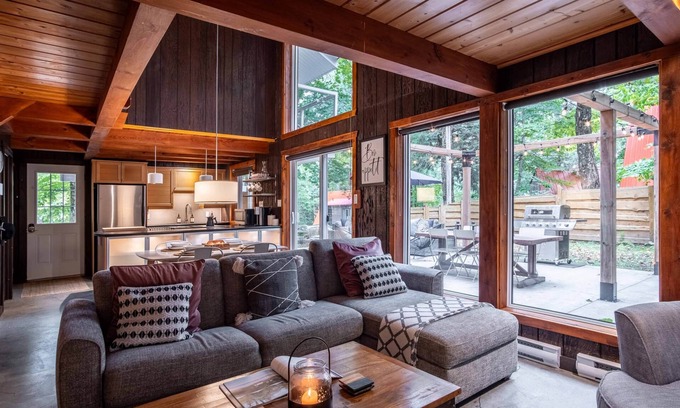 Orford Ski Chalet | Chalet Norwegian , Turn Key Amenities + Pet Friendly + Hi Speed WiFi