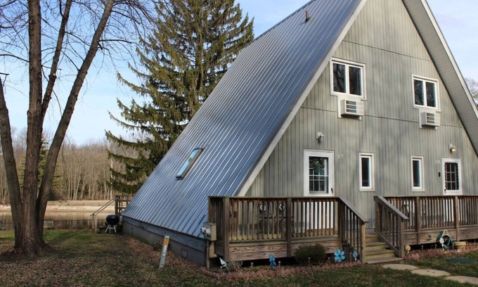 Stevensville House | Chalet on the Lake 95 w/Beach Access, Pools, Sport Courts, Fishing Pond & more!