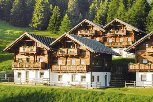 Zettersfeld Ski Resort Apartment | Chalet on Zettersfeld with Dolomites Views