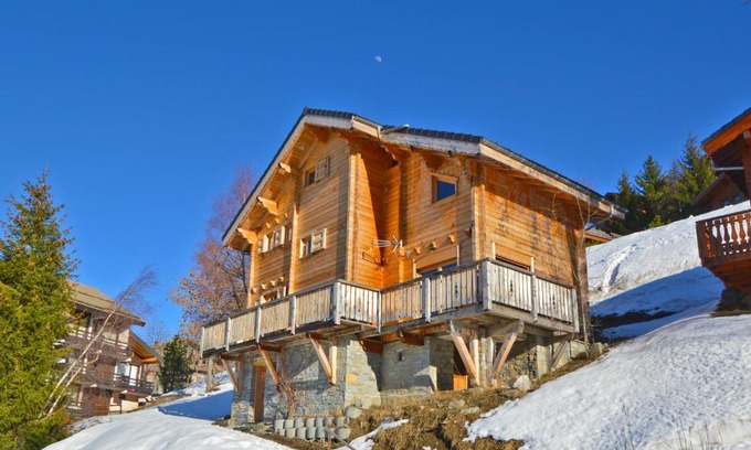 Montalbert Ski Chalet | Chalet Phoenix
