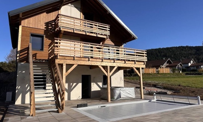 Gerbepal Ski Chalet | Chalet PLUME D'EAU - 11 pers - SWIMMING POOL/PETANQUE/BABY-FOOT - 10min from GERARDMER