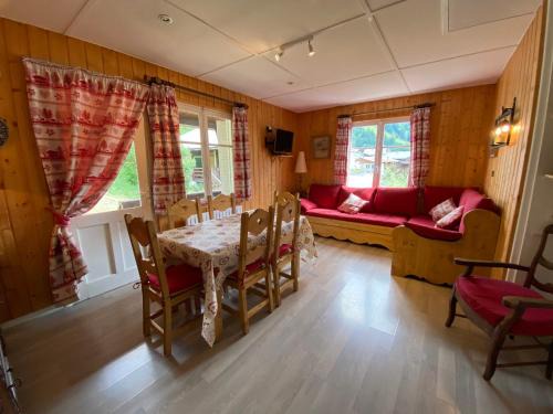Beaufort Ski Chalet | Chalet proche des commerces, 6 personnes, 2 chambres - CH16