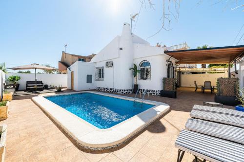Mil Palmeras Apartment | Chalet Queen Venecia Sunrise