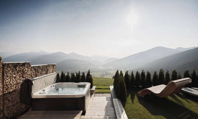 Sorafurcia Ski Chalet | Chalet 'Rueper Hof Dolomit' with Mountain View, Private Terrace and Wi-Fi