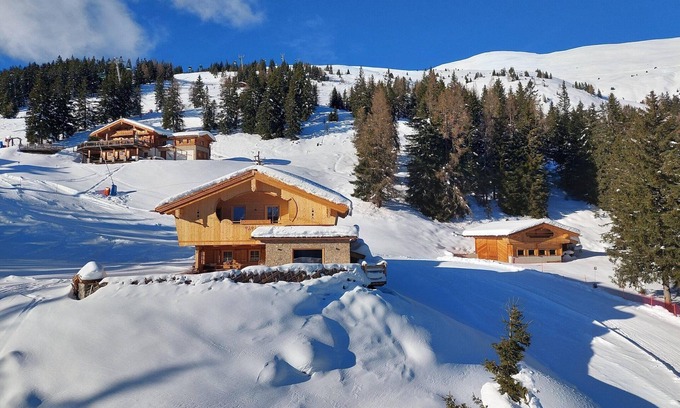 Schonbach Ski Chalet | Chalet Salzach near Ski Lift & Spa
