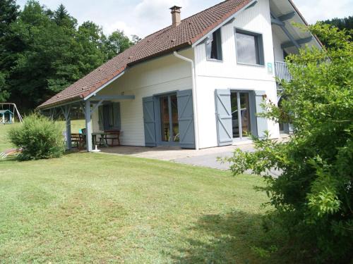 Gerbamont House | Chalet spacieux avec cheminée, proche forêt, sentiers pédestres, terrasse, terrain clos, jeux et WIFI - FR-1-589-187