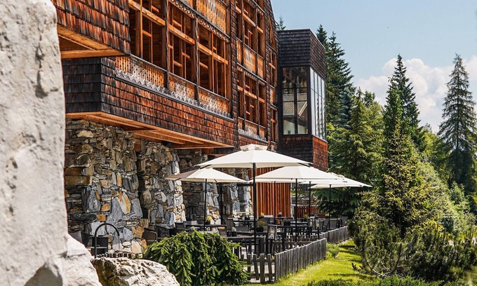 Racines Apartment | Chalet 'Tenne Chalet' with Mountain View, Shared Pool & Wi-Fi