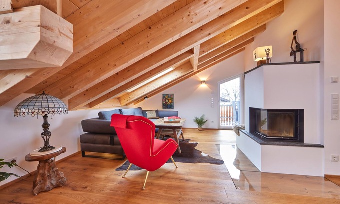 Garmisch-Partenkirchen Apartment | Chalet Wild - stylish attic flat for peace seekers and mountain lovers