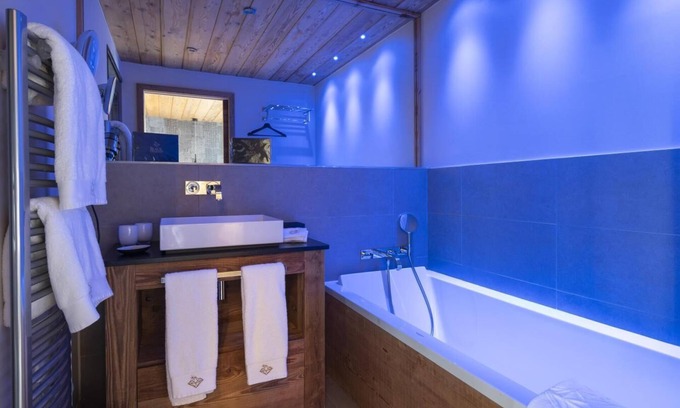 Val-Thorens Ski Chalet | Chalet, wifi, 50m from ski slopes, sauna, hammam, terrace, balcony, fireplace or stove, tv