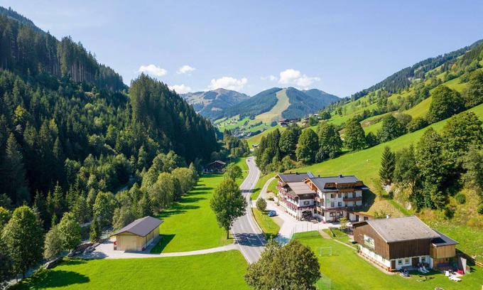 Saalbach Ski Chalet | Chalet With Sauna and Jokercard in Summer