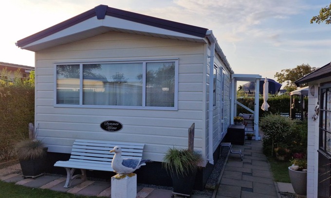 Renesse Ski Chalet | Chalet Zandput in Renesse, on the Julianahoeve campsite, 5 minutes from the beach