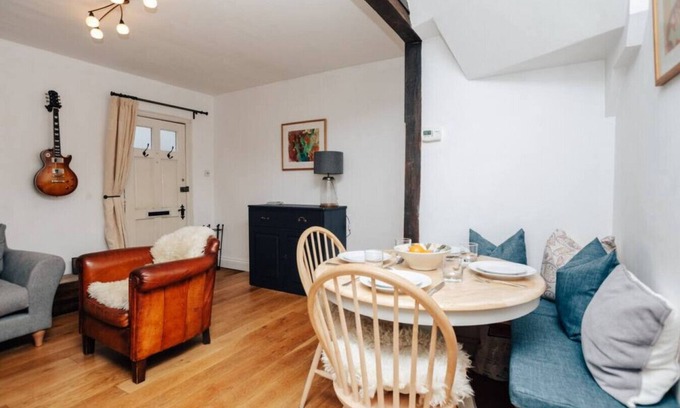 Henley-on-Thames House | Chalk House - Pet friendly