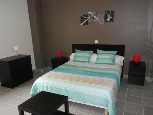 Neuvy-Saint-Sepulchre Bed & Breakfast | Chambre "Étoile Brune" avec Salle d'eau Privative et Petit-Déjeuner Inclus, Neuvy-Saint-Sépulchre - FR-1-591-607