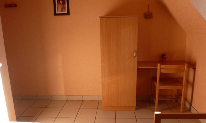 Pailherols House | Chambre 5-Twin room-Private Bathroom-Garden view