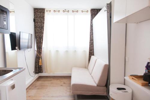 Quartier Massy-Opera I House | Chambre avec sa salle de de bain privative