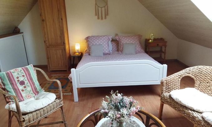 Les Portes du Coglais Bed & Breakfast | Chambre chez l'habitant