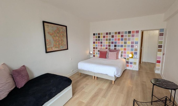 Briare Bed & Breakfast | Chambre colorée au centre de Briare, petit-déjeuner inclus - FR-1-590-570