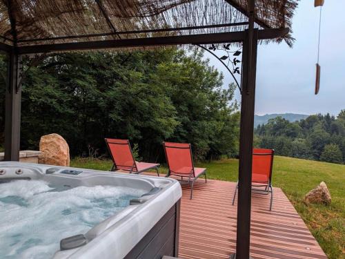 Moyenmoutier Bed & Breakfast | Chambre Coquelicot au calme, nature et authenticité du 18ème avec petit déjeuner inclus - FR-1-589-702