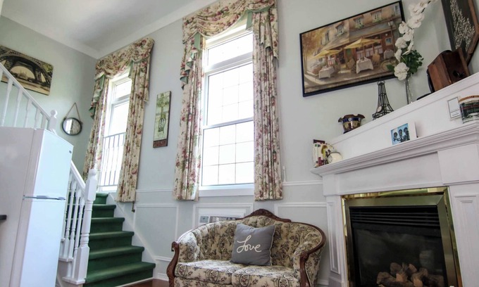 Bracebridge Apartment | Chambre D'amour (suite) | The Jypsy Inn