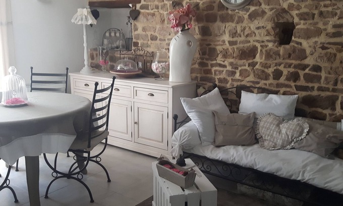 Montpinchon House | Chambre d'Hôtes 2 La Clef des Champs with breakfast