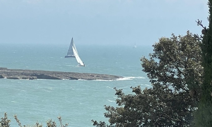 Vaux-sur-Mer Bed & Breakfast | Chambre sur la Falaise de Pontaillac au Pied de la Plage