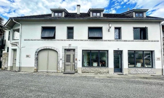Arette Bed & Breakfast | Chambres d'hôtes Chez Valérie Garage motos et vélos