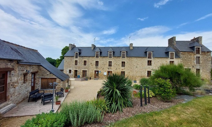 Pleven Bed & Breakfast | Chambres d'Hôtes La Rompardais