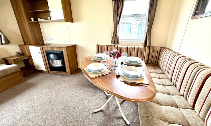 Whitley Bay Cottage | CHAMKI LODGE, pet friendly, with pool in Whitley Bay