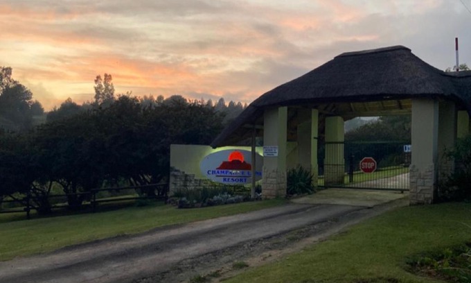 Dragon Peaks Apartment | Champagne Lane Resort