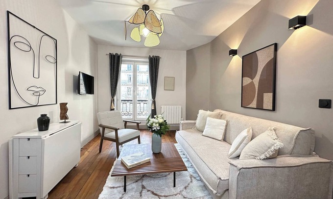 Chaillot Apartment | Champs-Élysées - Apartment with elevator for 5