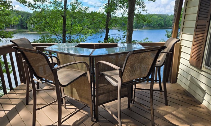 Mayfield House | Chandler Lake Retreat - Charming 3-bedroom house in marvelous Traverse City