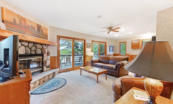 Eagle River Villa | Chanticleer Inn Villa 8