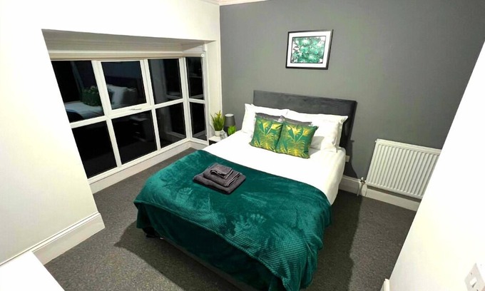 Grimsby House | Chantry Suites Double Room with En-Suite in DN31
