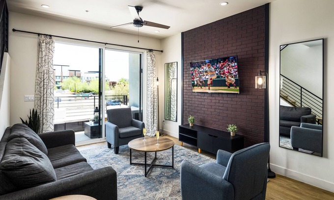 Arts District House | Chaparral - 2 Units - Jacuzzi - Heart of Old Town