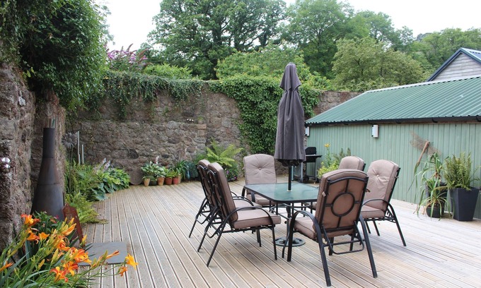 Moretonhampstead House | Character Barn, National Park Private courtyard, peaceful, log burner sleeps 4