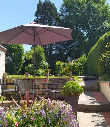 Kidwelly House | Character cottage near the coast