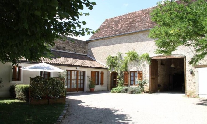 Bresse-sur-Grosne House | Character house, charming comfort, quiet, single storey, well heated