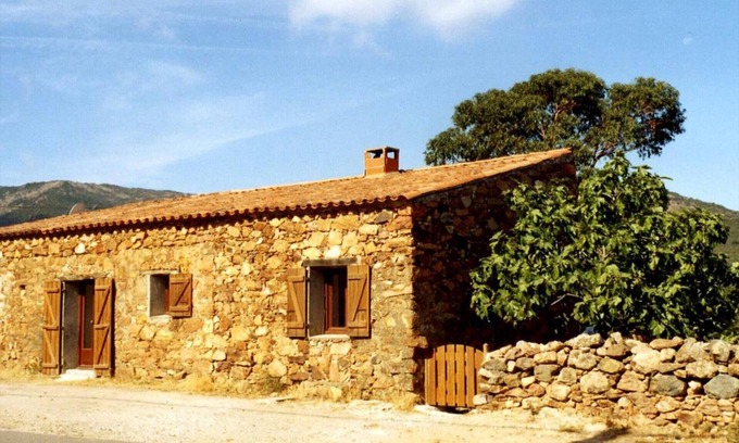 Galeria House | Character house, dry stone, beaches 50 m away, 150 m from Galéria, for 2
