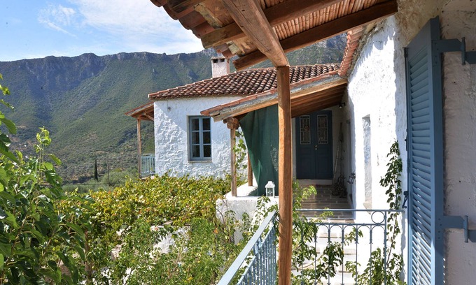 Tiros House | Characterful restored Greek house close to both mountain and sea