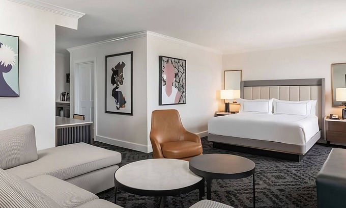 Charleston Historic District Hotel | Charleston Historic District! Outdoor Swimming Pool, Pets Allowed!