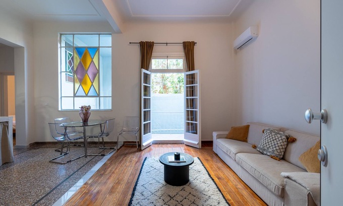 Kerameikos Apartment | Charlie – Timeless Charm & Modern Comfort