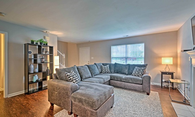 Charlotte House | Charlotte Family Retreat w/Deck, Near UNCC!