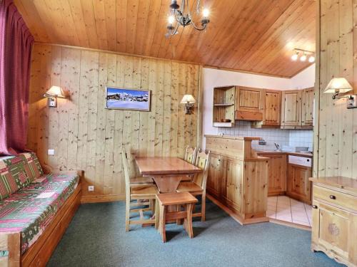 Meribel-Mottaret Apartment | Charmant 2 pièces avec balcon, animaux admis, WIFI - FR-1-182-32