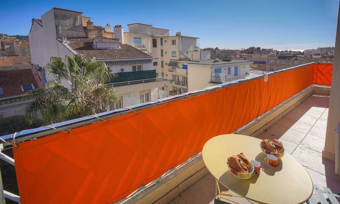 Riou - Petit Juas - Av de Grasse Apartment | Charmant 2 pièces rénové avec parking A1B244
