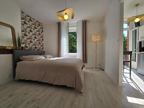 Tarbes Apartment | Charmant appartement chambre, cuisine et salle de bain avec balcon sur Jardin Massey
