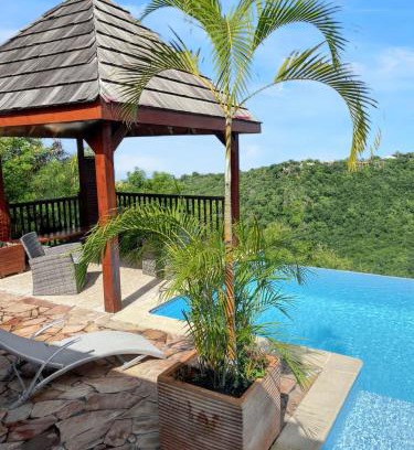 Marigot House | Charmant Bungalow avec vue sur la mer à Marigot, 60 m², piscine.