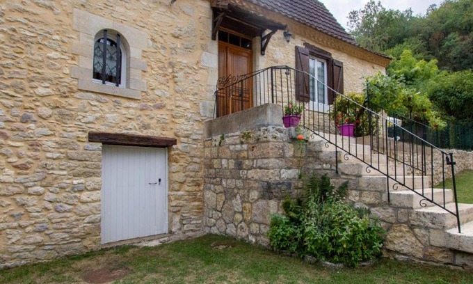 Tourtoirac House | Charmant Gîte en Pierre avec Jardin, Animaux Bienvenus, Parking Inclus - FR-1-616-280