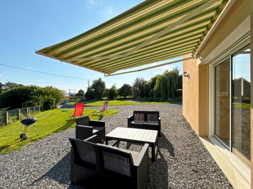 Parigny House | Charmant Gîte - Jardin, Billard & Pétanque