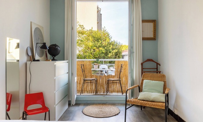 Le Pharo Apartment | Charmant, lumineux, sans vis à vis, proche plages. nUn havre de paix central.