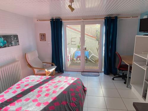 Bouguenais Apartment | Charmant studio calme avec terasse & parking privé